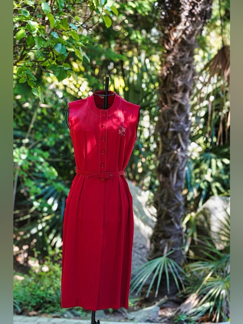 Vintage Red Sleeveless Dress w/ Rhinestone Lion Emblem & Belt - Size S/M - Picture 5 of 7